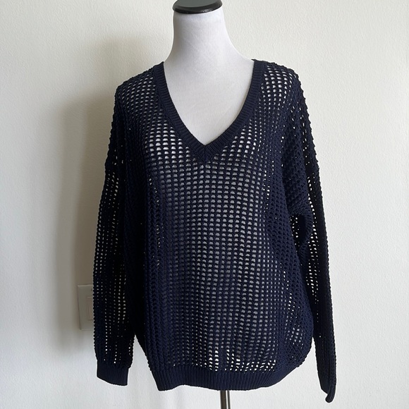 Woman’s Vince sweater blue size medium long sleeve